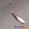 Pendule Bâton Quartz Rose, outil de radiesthésie précis pour libérer les blocages affectifs et équilibrer les énergies vibratoires.