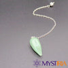 Pendule divinatoire en pierre d’aventurine avec chaîne argentée – vue diagonale