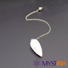 Pendule divinatoire en Howlite blanche avec chaîne argentée – vue diagonale
