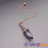 Vue latérale du pendule divinatoire obsidienne noire - chaîne laiton
