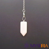 Pendule divinatoire Quartz Rose suspendu verticalement - Mystiria