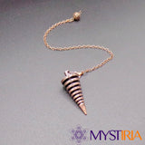 Pendule divinatoire anneaux avec chaîne cuivre – vue inclinée – Mystiria