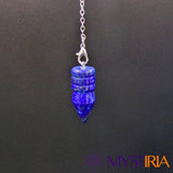 Pendule Osiris Lapis Lazuli, allié spirituel pour amplifier la sagesse intérieure, améliorer la concentration et purifier les énergies négatives.