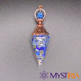 Pendule Pierre Lapis Lazuli, pierre sacrée des dieux pour stimuler l’intelligence, l’imagination et favoriser une introspection profonde.